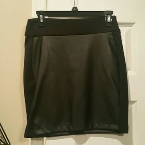 NWOT L'Amour Nanette Lepore faux leather skirt